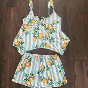 Lemon Grove Flowy Two Piece Shorts Pajama Set M